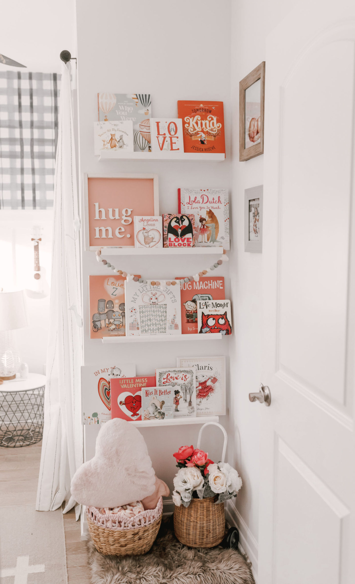 LOVE BOOKS